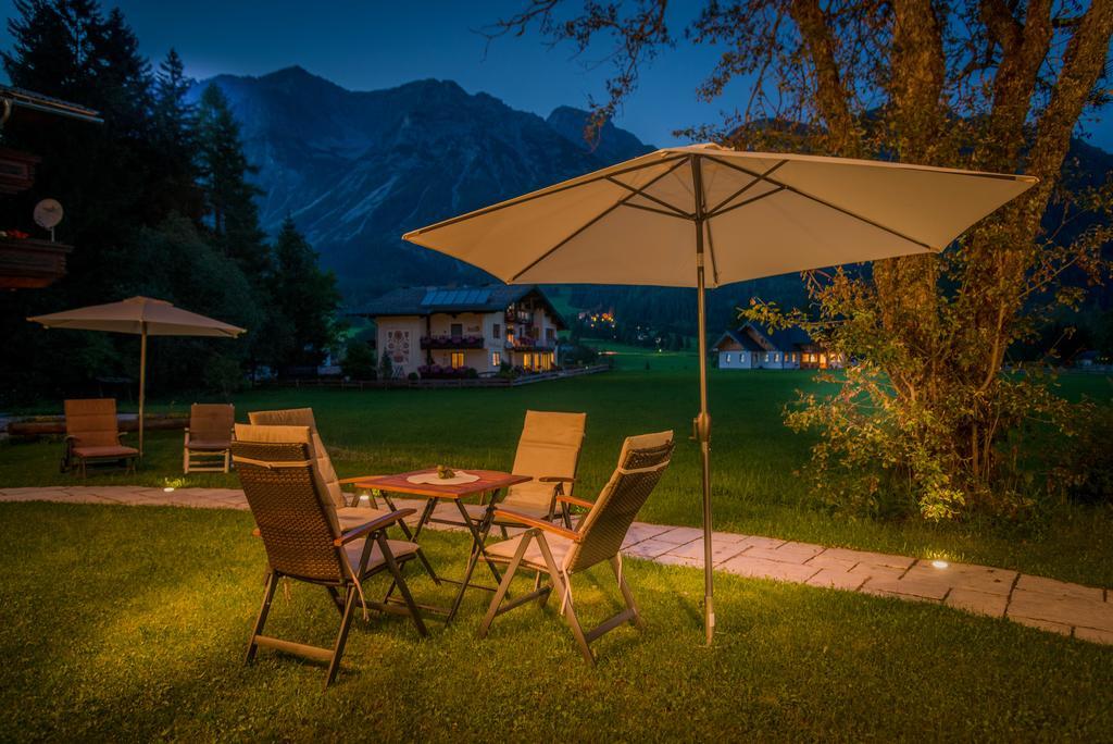 Bio-Holzhaus Und Landhaus Heimat Ramsau am Dachstein Bagian luar foto